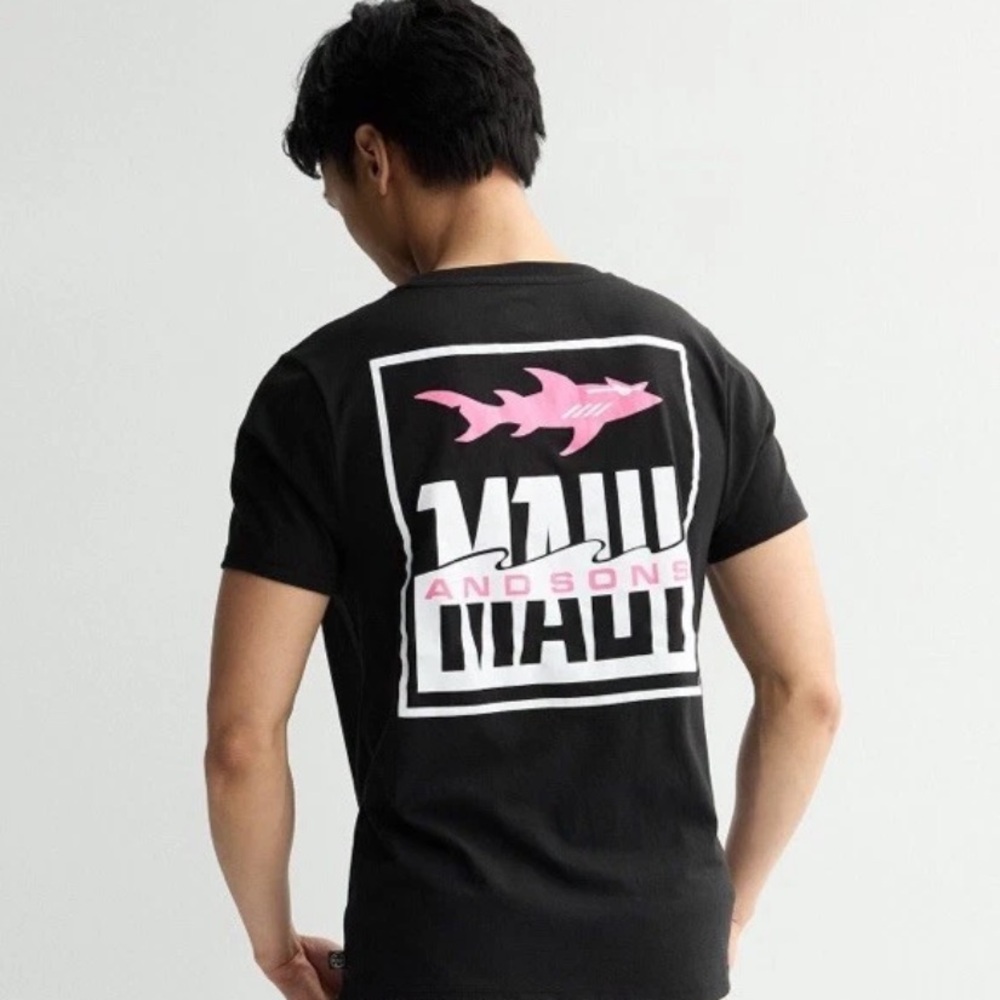 NWT MENS MAUI AND SONS BLACK AND PINK T-SHIRT SIZE MEDIUM